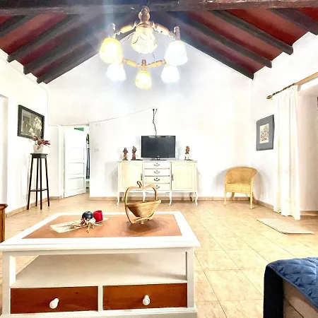 Emblematica Casa Rural Con Wifi En El Sauzal Tenerife بيت للعطل *